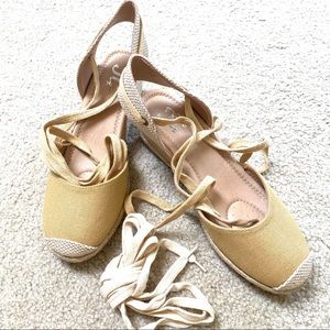 Journey Collection Lace Up Espadrille Wedge Sandal Size 7.5